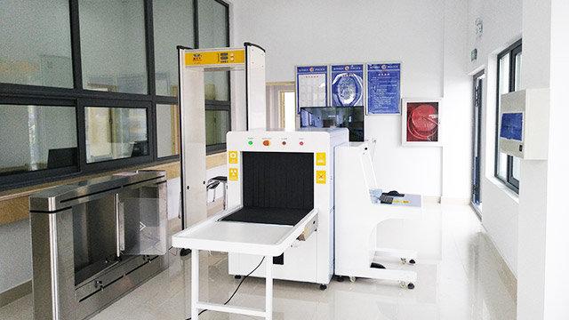 安檢門(mén)廠(chǎng)家告訴你工廠(chǎng)為什么要安裝安檢門(mén)？