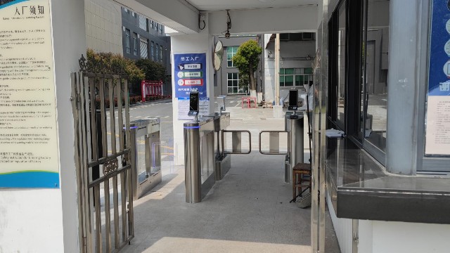 人臉識(shí)別測(cè)溫健康碼一體機(jī)