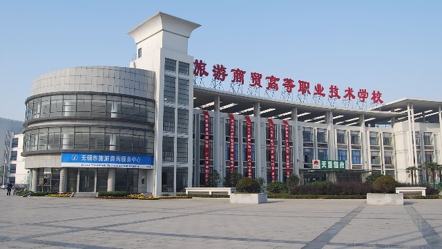 測溫安全門密切檢測師生健康狀態(tài),保障學校師生人身安全