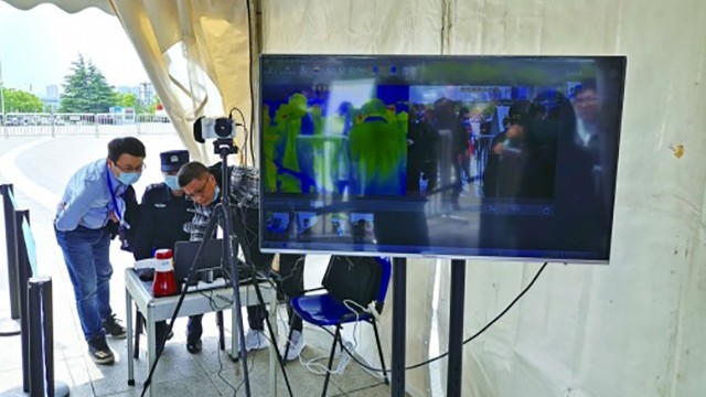 紅外熱成像體溫檢測儀測溫不停留，異常即報警，守住抗疫第一道防線