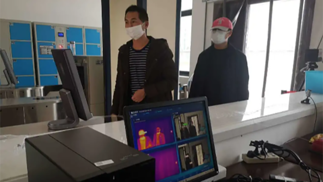 人員測(cè)溫?zé)o需停留，公安法院紅外熱成像人體測(cè)溫設(shè)備